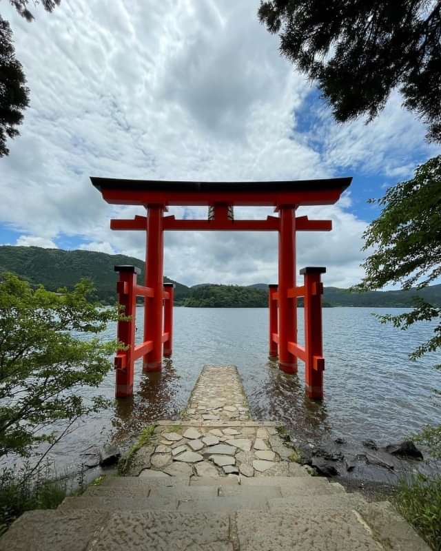 Hakone-jinja Shrine Heiwa-no-Torii