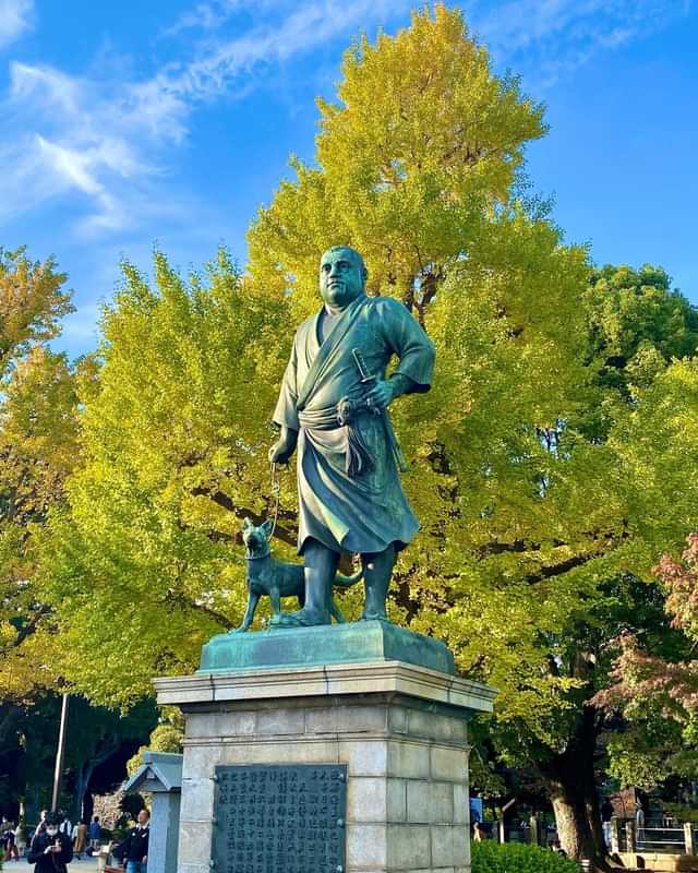 Ueno-kōen Park's Saigō Takamori statue in autumn
