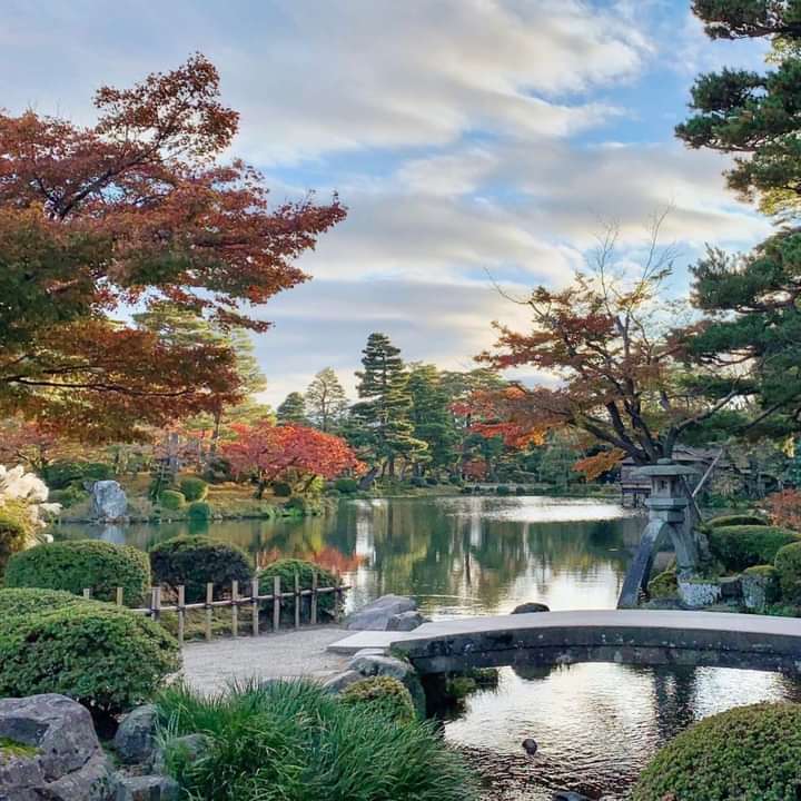 Kanazawa Kenroku-en Garden in Autumn